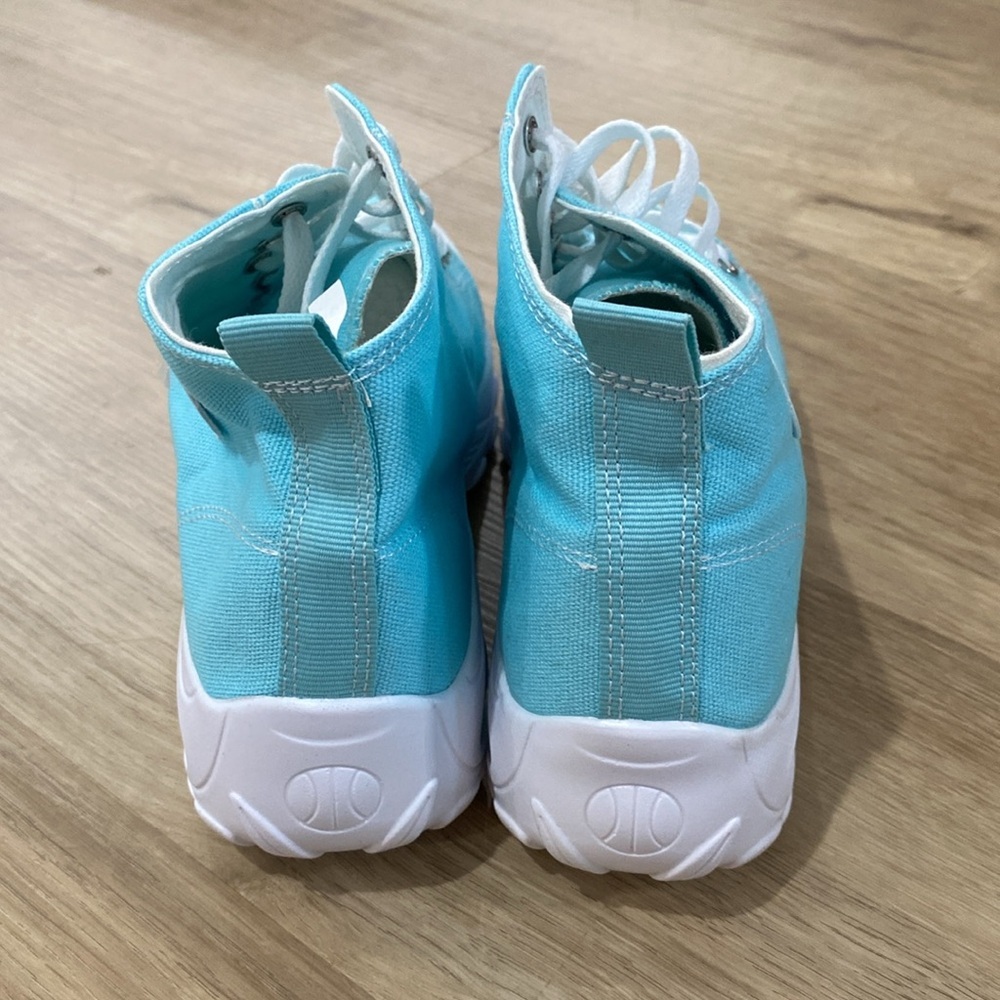 NEW Women’s High Top Canvas Sneakers - Picture 3 of 4